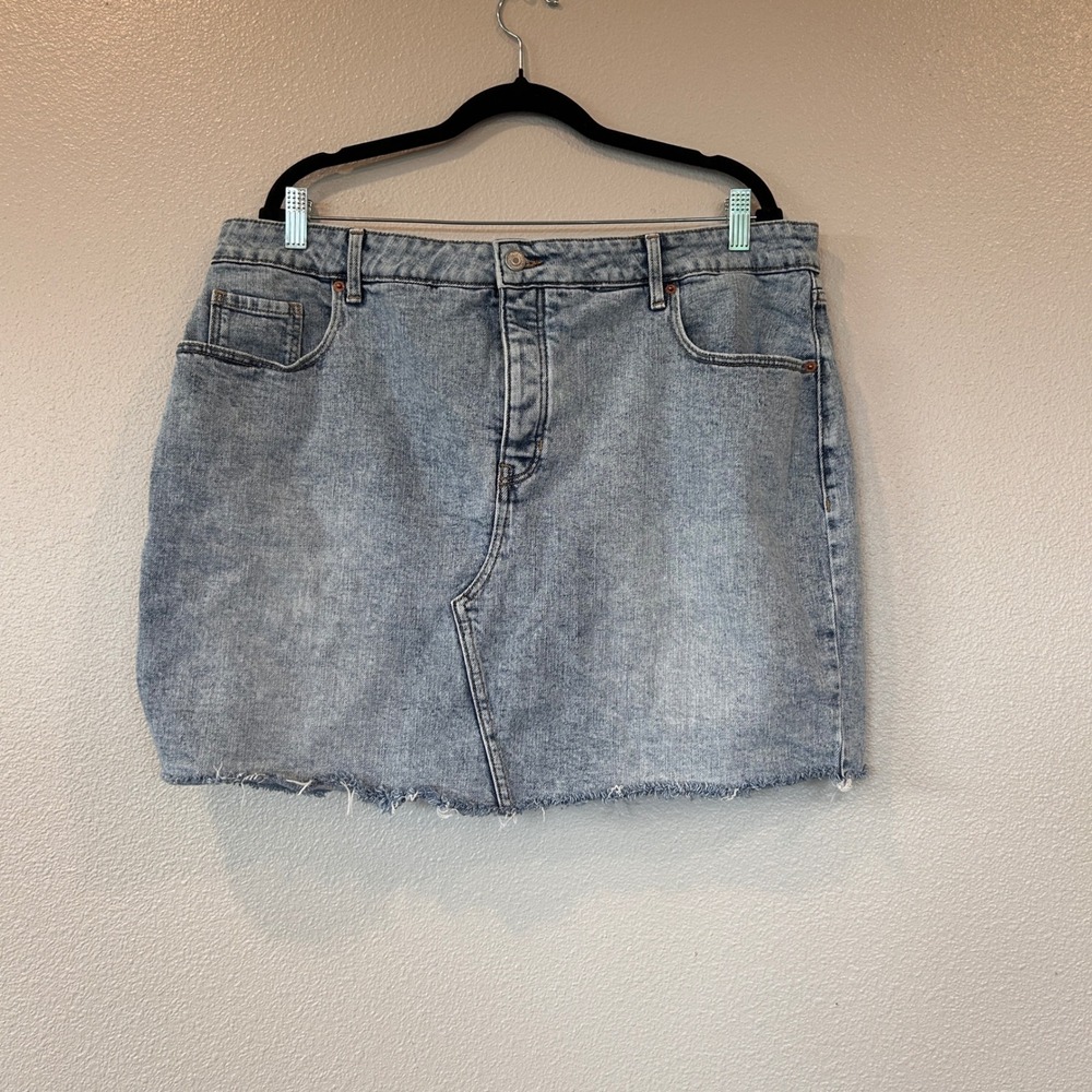 Old Navy High Rise Light Wash Denim Mini Skirt Raw Hem Button Fly Size 18